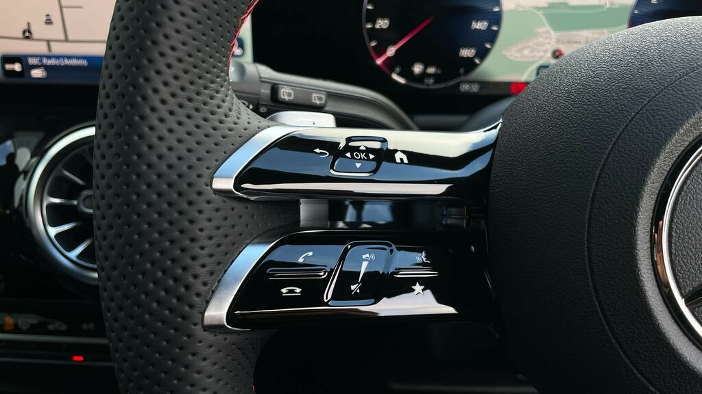 Mercedes-Benz GLA Class 200 Amg Line Executive Black #14