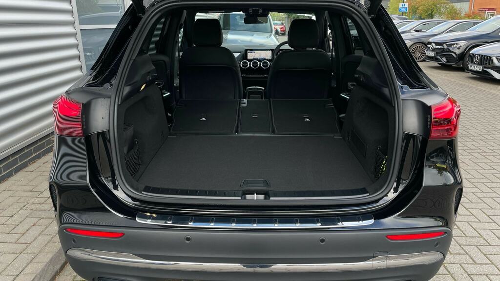 Mercedes-Benz GLA Class 200 Amg Line Executive Black #17