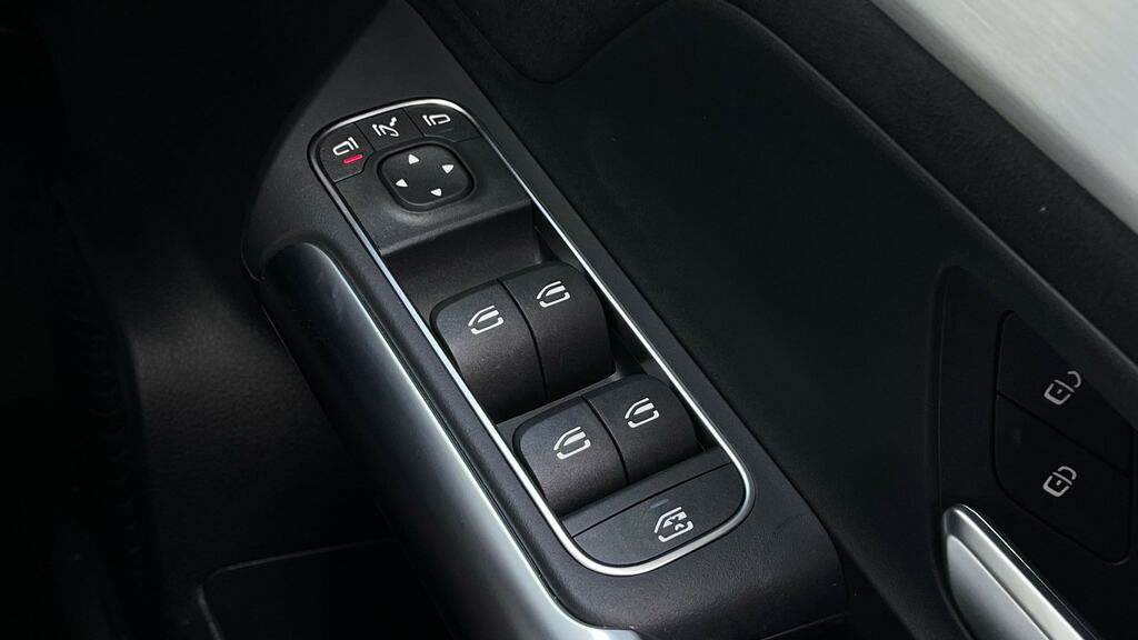 Mercedes-Benz GLA Class 200 Amg Line Executive Black #22