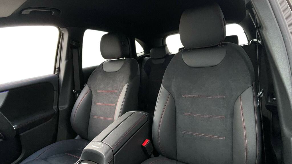 Mercedes-Benz GLA Class 200 Amg Line Executive Black #11