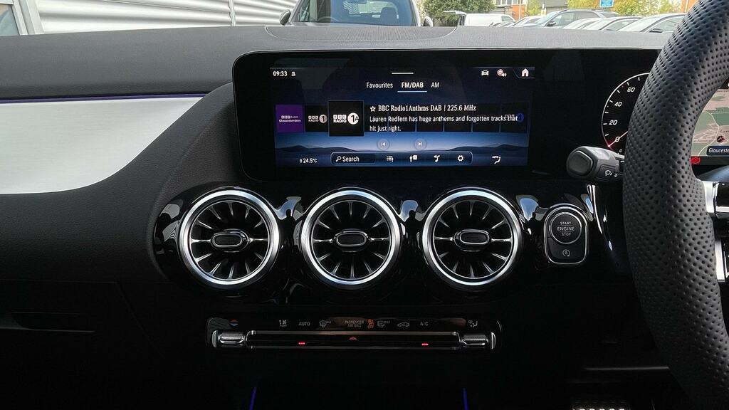 Mercedes-Benz GLA Class 200 Amg Line Executive Black #10
