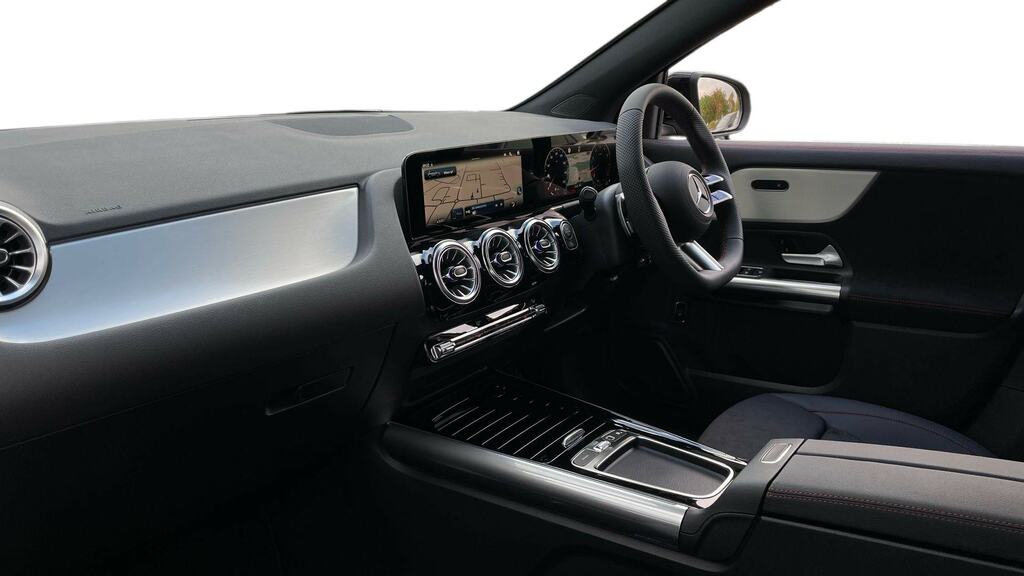 Mercedes-Benz GLA Class 200 Amg Line Executive Black #8