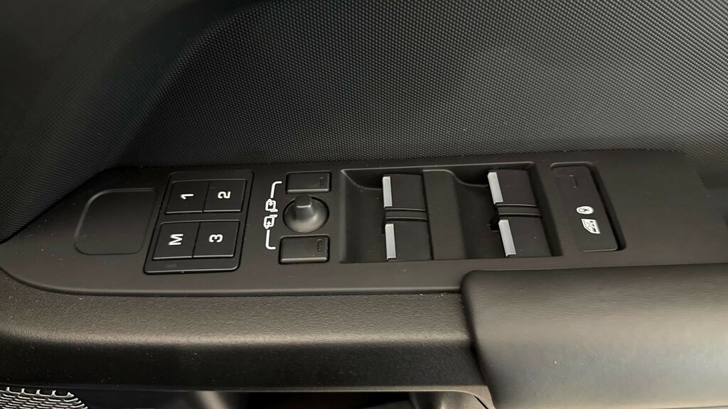 Land Rover Defender 110 X-dynamic Se Silver #25