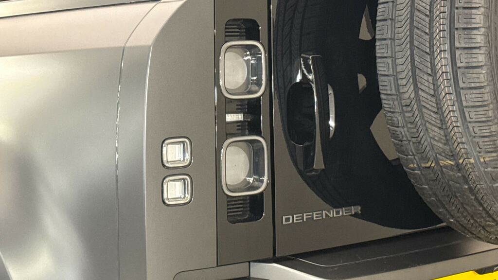 Land Rover Defender 110 X-dynamic Se Silver #19