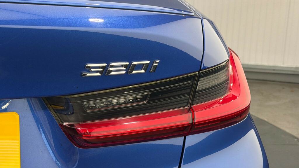 BMW 3 Series 330E M Sport Tech Pack Blue #21