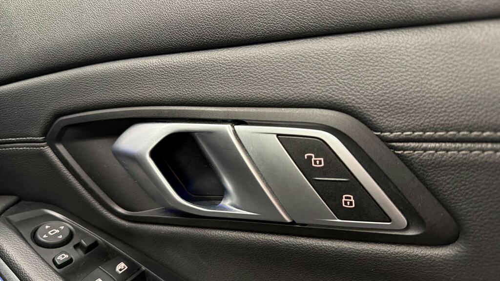 BMW 3 Series 330E M Sport Tech Pack Blue #20