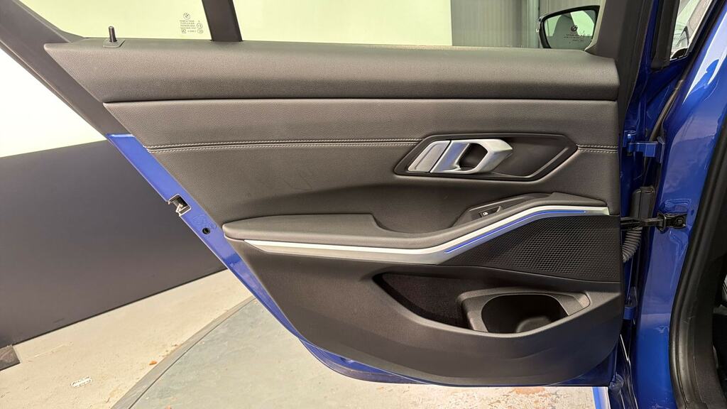 BMW 3 Series 330E M Sport Tech Pack Blue #23