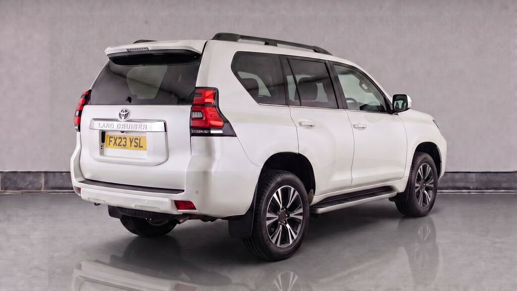 Toyota Land Cruiser 2.8 D-4d 204 Invincible 7 Seats White #4