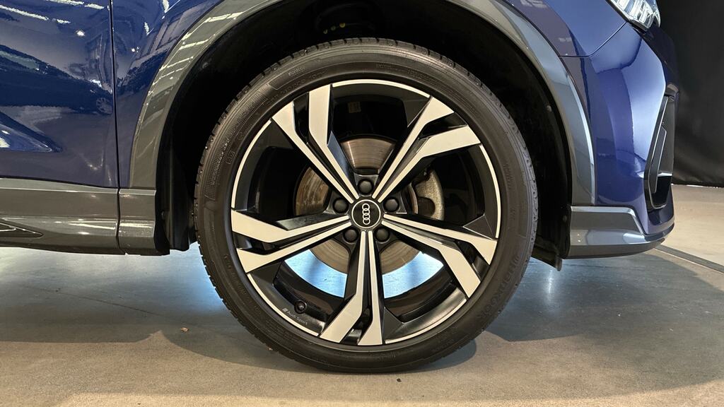Audi Q3 35 Tfsi Black Edition Black #24