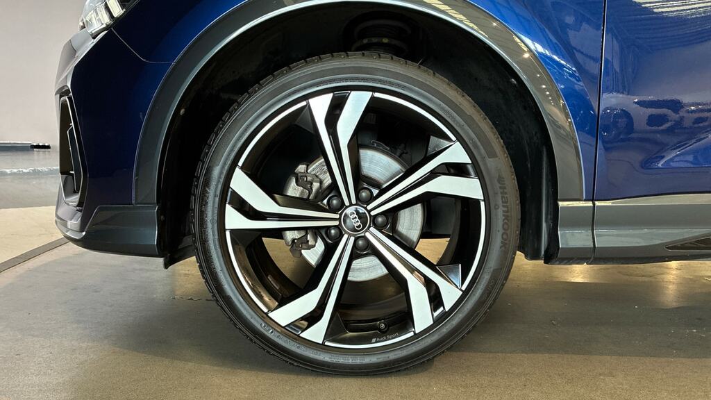 Audi Q3 35 Tfsi Black Edition Black #25