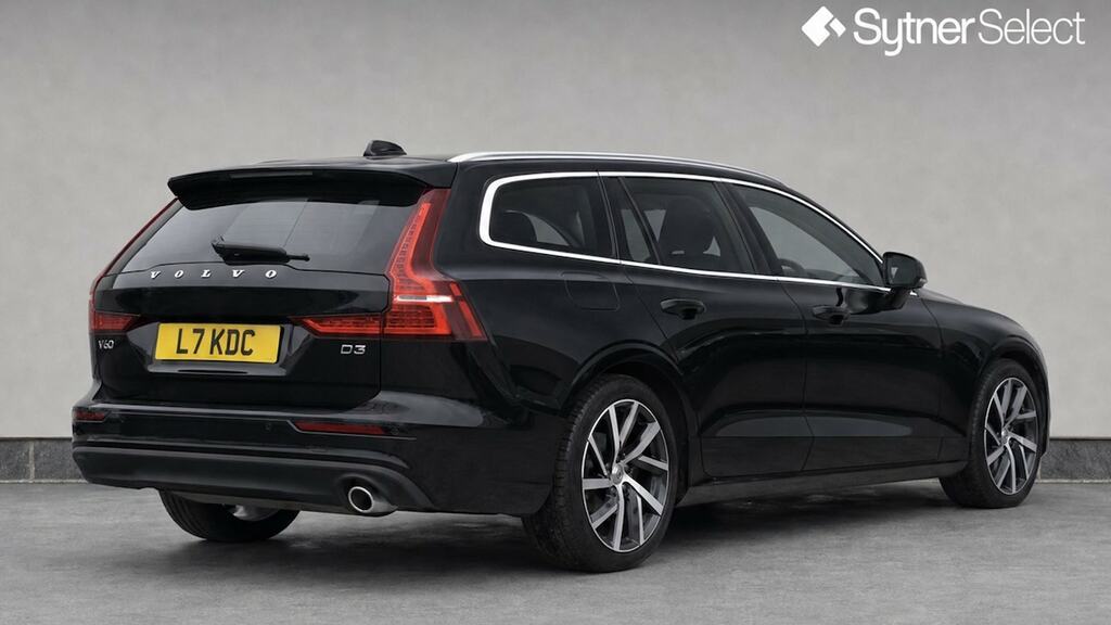 Volvo V60 2.0 D3 150 Momentum Plus Black #4