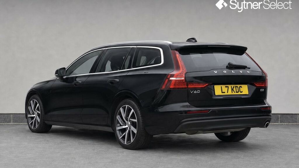 Volvo V60 2.0 D3 150 Momentum Plus Black #3