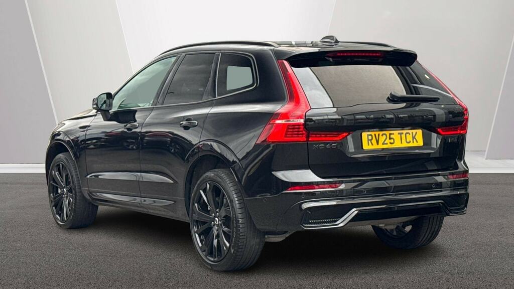 Volvo XC60 2.0 B5p Ultra Black Edition Awd Geartronic RV25TCK Black #2