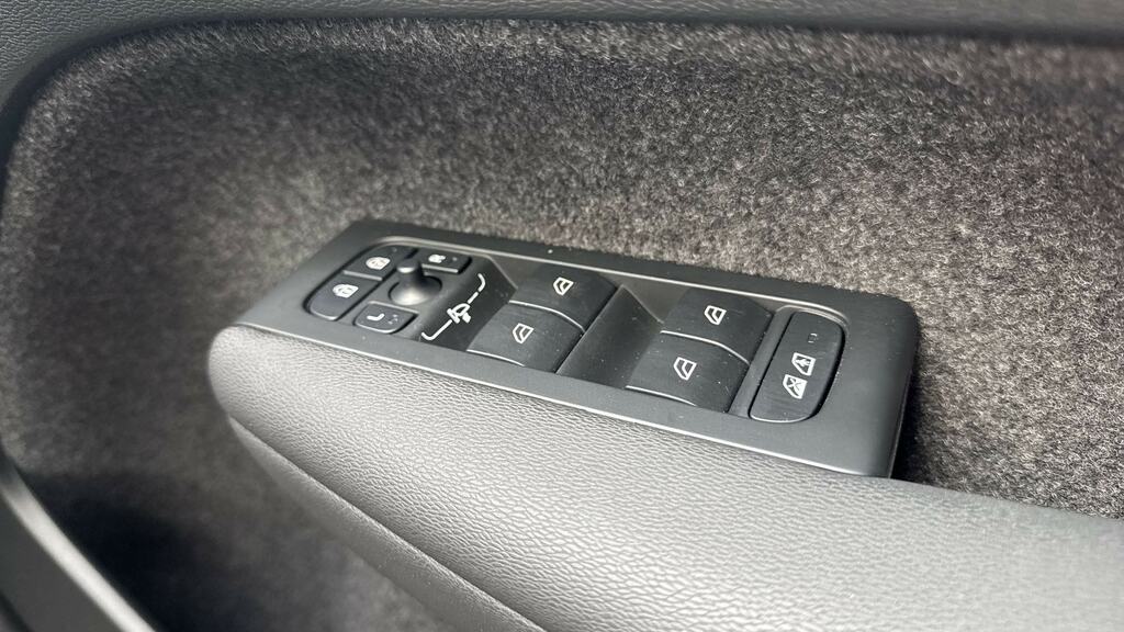 Volvo XC40 2.0 B3p Plus Dark Grey #25