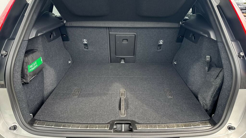 Volvo XC40 2.0 B3p Plus Dark Grey #17