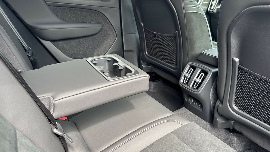 Volvo XC40 2.0 B3p Plus Dark Grey #24