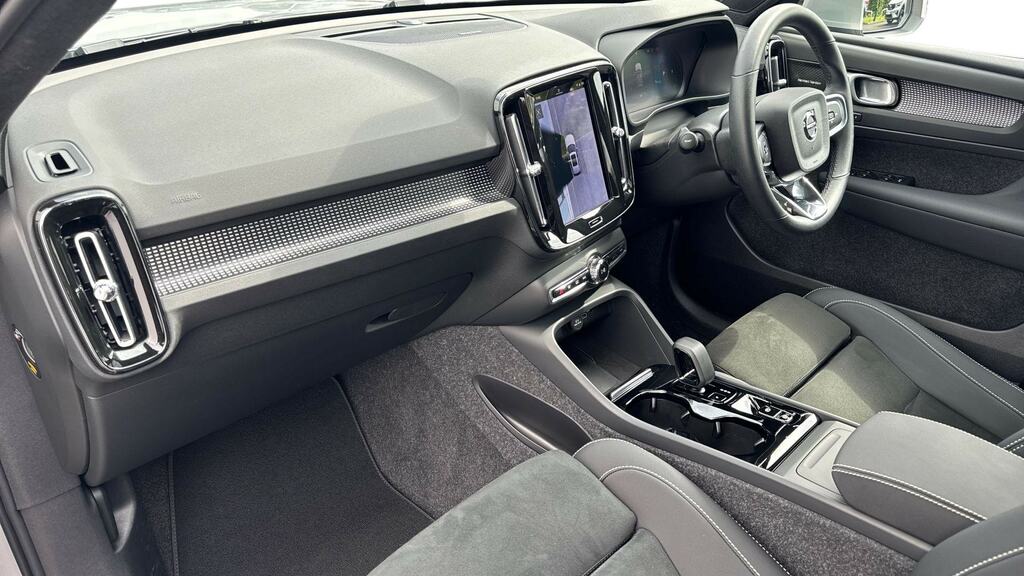 Volvo XC40 2.0 B3p Ultra Bright Silver #4