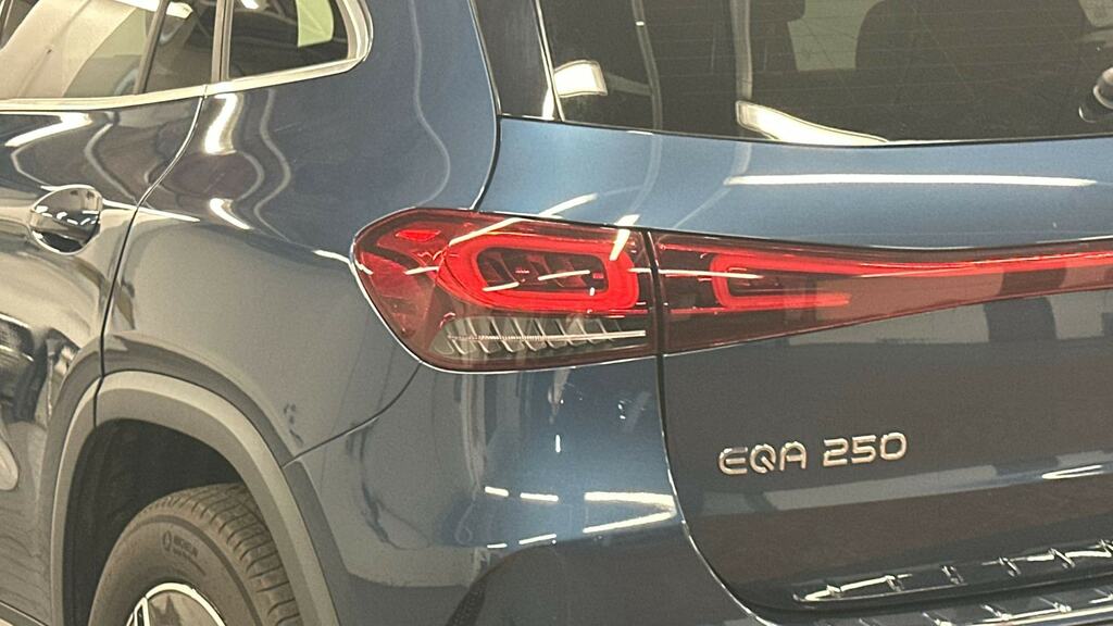 Mercedes-Benz EQA Eqa 250 Sport White #19