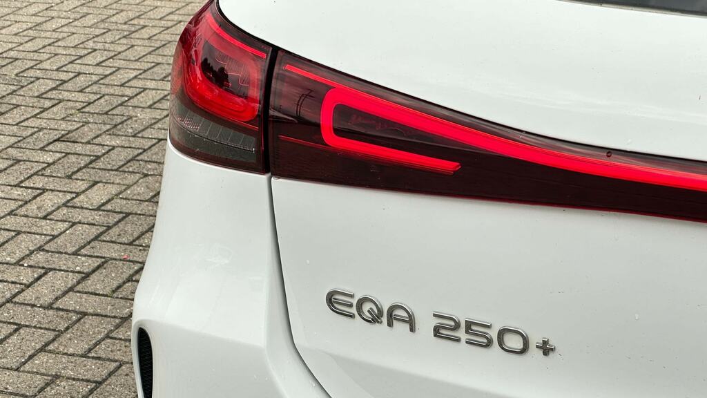 Mercedes-Benz EQA Eqa 350 4Matic Amg Line Premium White #20
