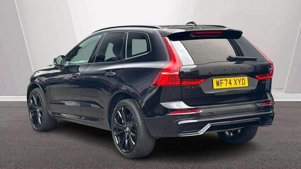 Volvo XC60 2.0 B5p Plus Black Edition Awd Geartronic WF74XYD Black #2