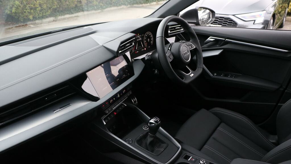 Audi A3 35 Tfsi Black Edition S Tronic Black #2