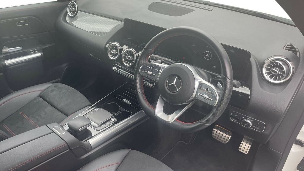 Mercedes-Benz GLA Class Gla 200 Amg Line Premium White #3