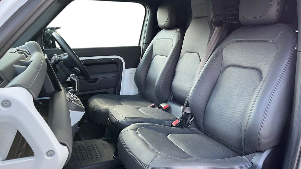 Land Rover Defender 90 3.0 D250 Hard Top Hse 3 Seat AV23NWE White #4