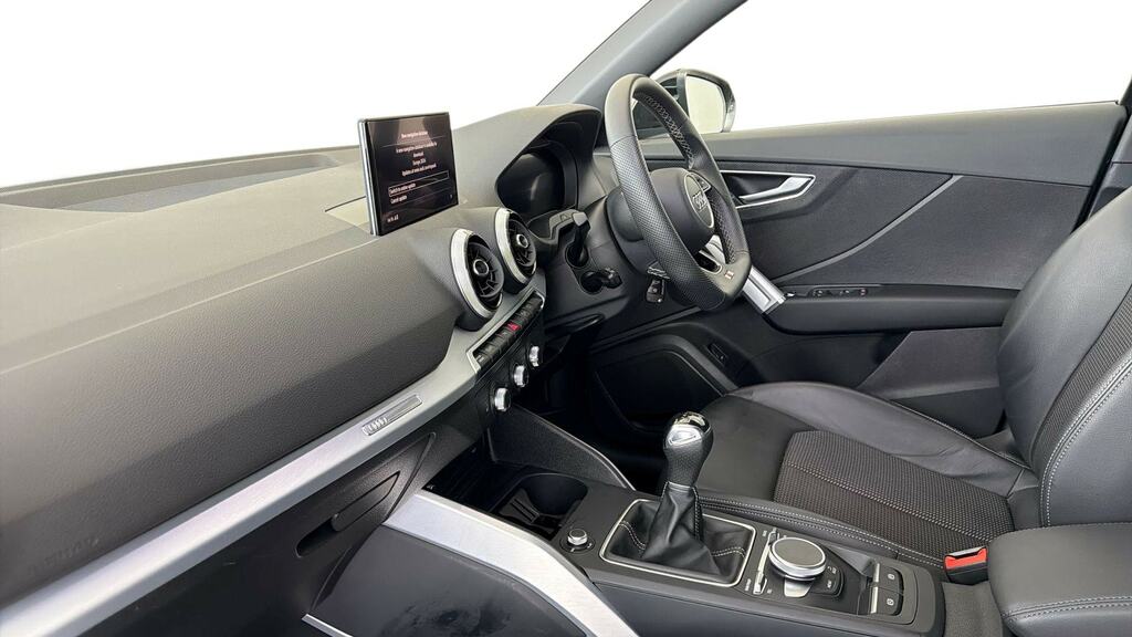 Audi Q2 35 Tfsi Black Edition Tech Black #2