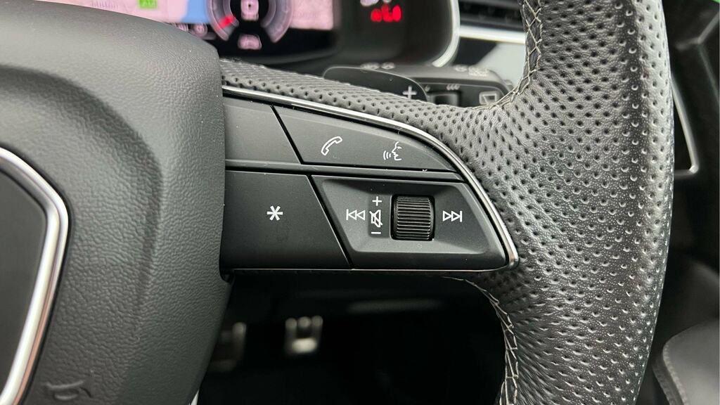 Audi Q8 Black Edition 50 E-tron Quattro 250,00 Kw Black #21