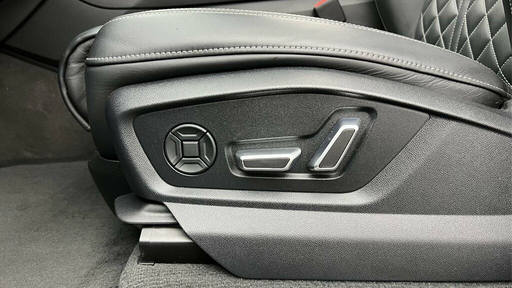 Audi Q8 Black Edition 50 E-tron Quattro 250,00 Kw Black #33