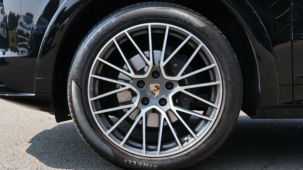 Porsche Cayenne Platinum Edition Tiptronic S Black #4