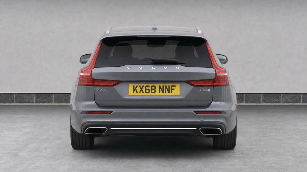 Volvo V60 D4 Momentum Pro Silver #7
