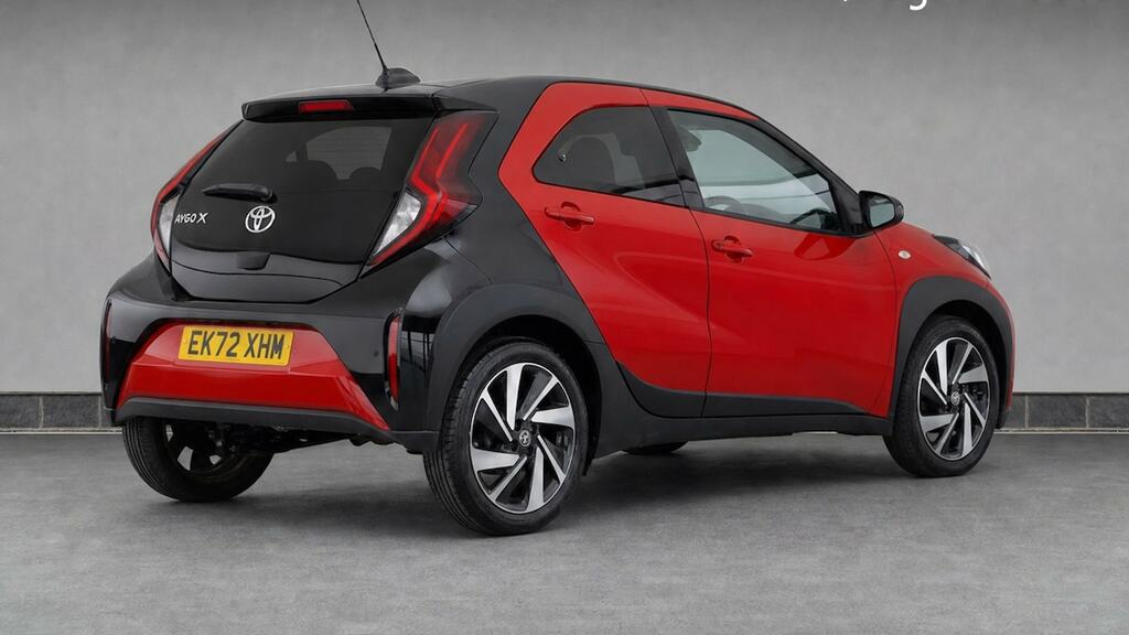 Toyota Aygo X 1.0 Vvt-i Edge Red #4
