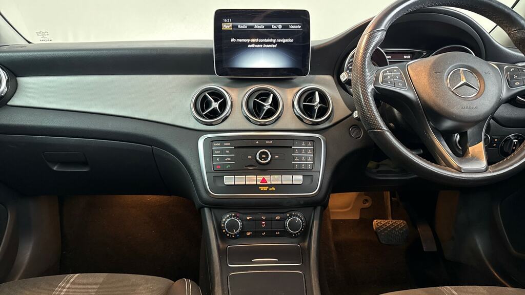 Mercedes-Benz GLA Class Gla200d Sport Premium Plus Silver #7