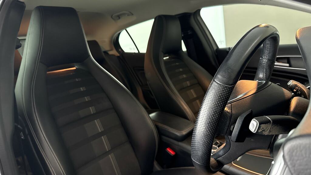 Mercedes-Benz GLA Class Gla200d Sport Premium Plus Silver #10