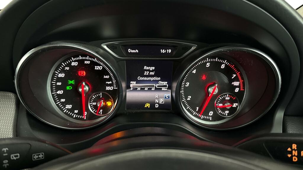 Mercedes-Benz GLA Class Gla200d Sport Premium Plus Silver #13