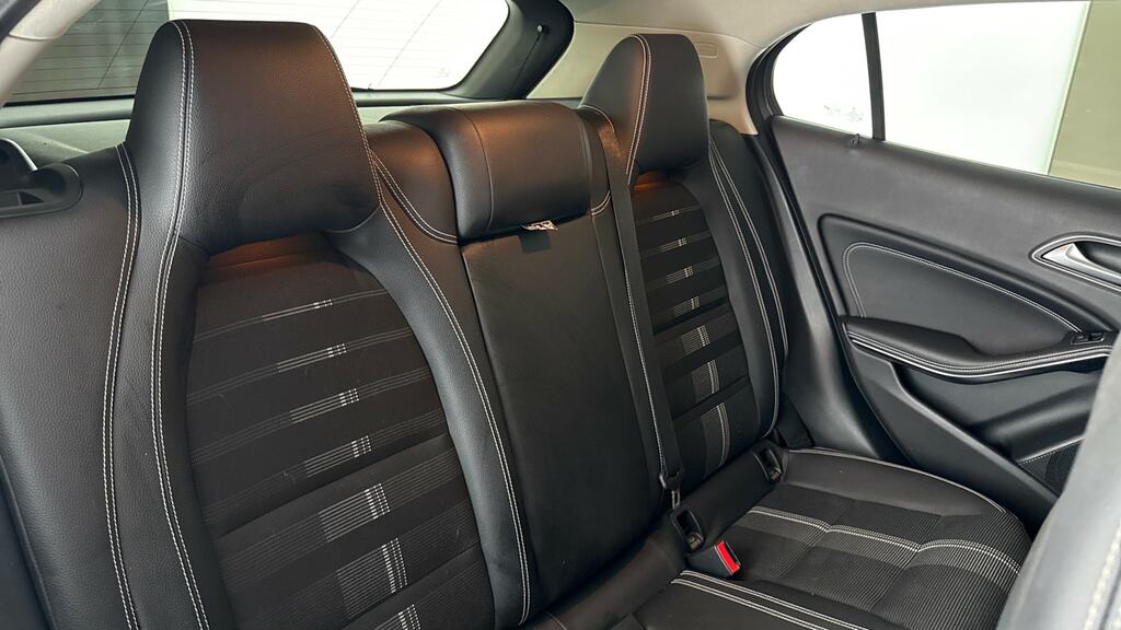 Mercedes-Benz GLA Class Gla200d Sport Premium Plus Silver #12
