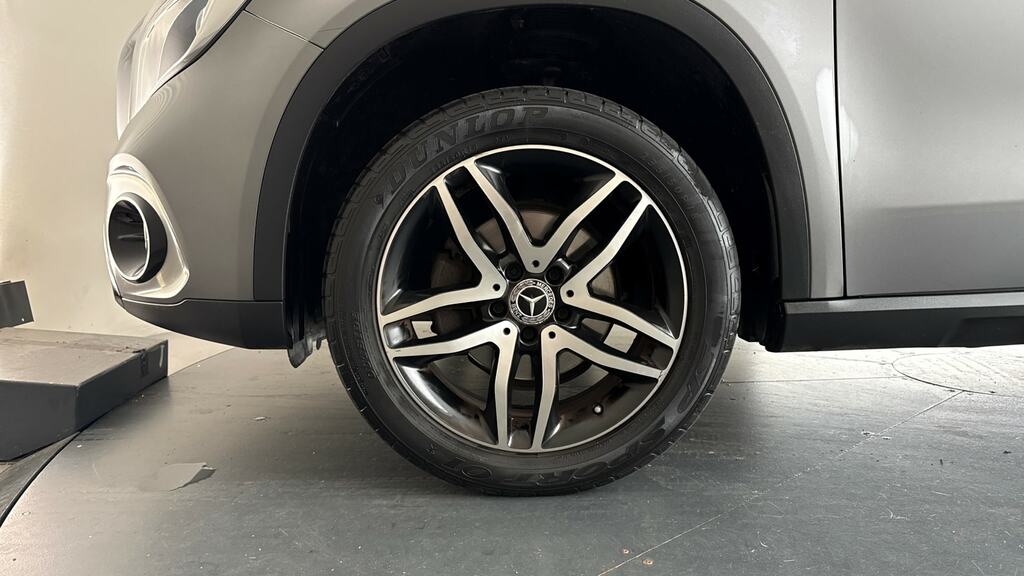 Mercedes-Benz GLA Class Gla200d Sport Premium Plus Silver #24