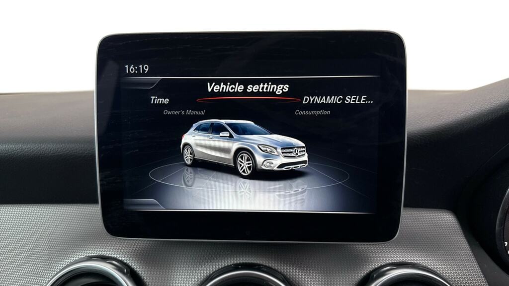 Mercedes-Benz GLA Class Gla200d Sport Premium Plus Silver #15