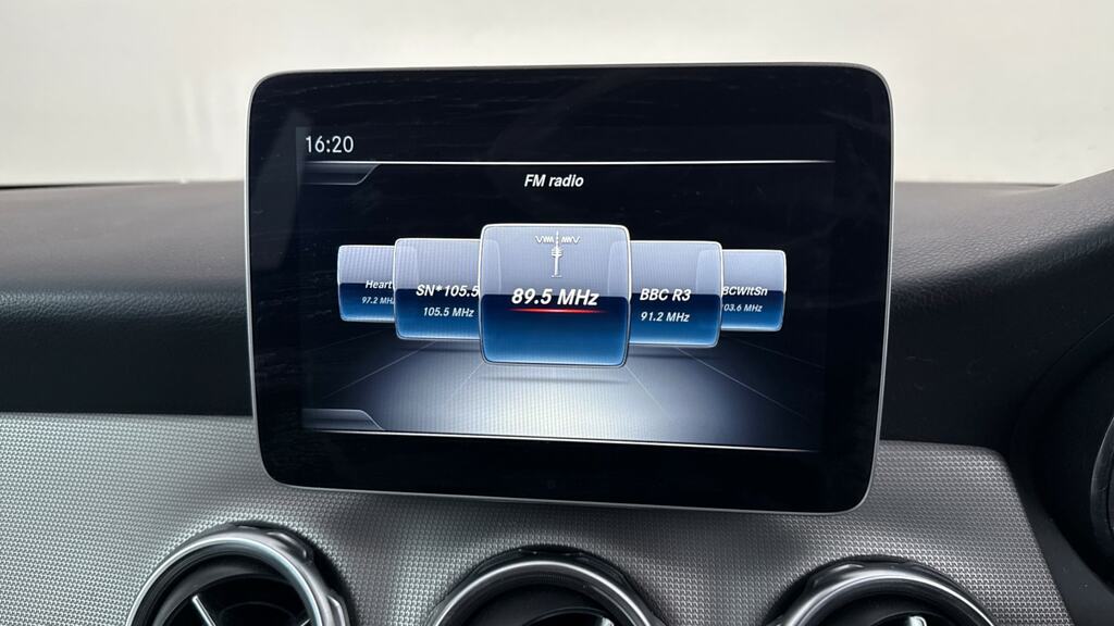 Mercedes-Benz GLA Class Gla200d Sport Premium Plus Silver #20