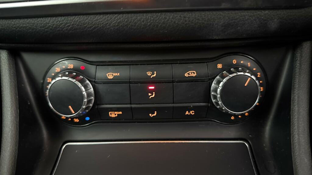 Mercedes-Benz GLA Class Gla200d Sport Premium Plus Silver #16