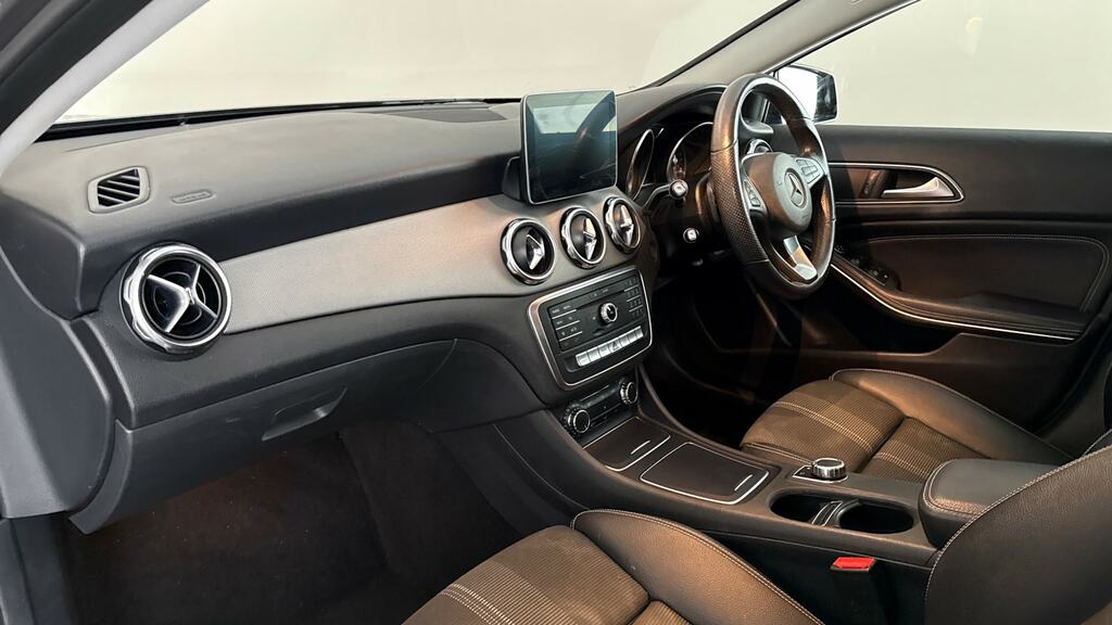 Mercedes-Benz GLA Class Gla200d Sport Premium Plus Silver #11