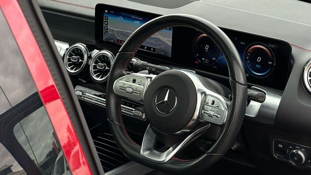 Mercedes-Benz EQB Eqb 350 4M 215Kw Amg Line Premium 66.5Kwh Red #3