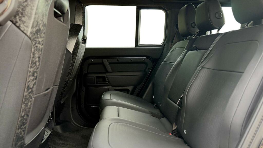 Land Rover Defender 110 4.4 P635 Octa Black 110 Black #4