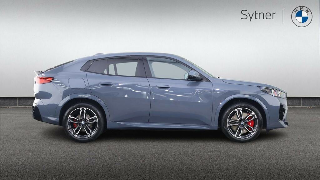 BMW iX2 150Kw Edrive20 Shadow Edition 65Kwh Blue #3