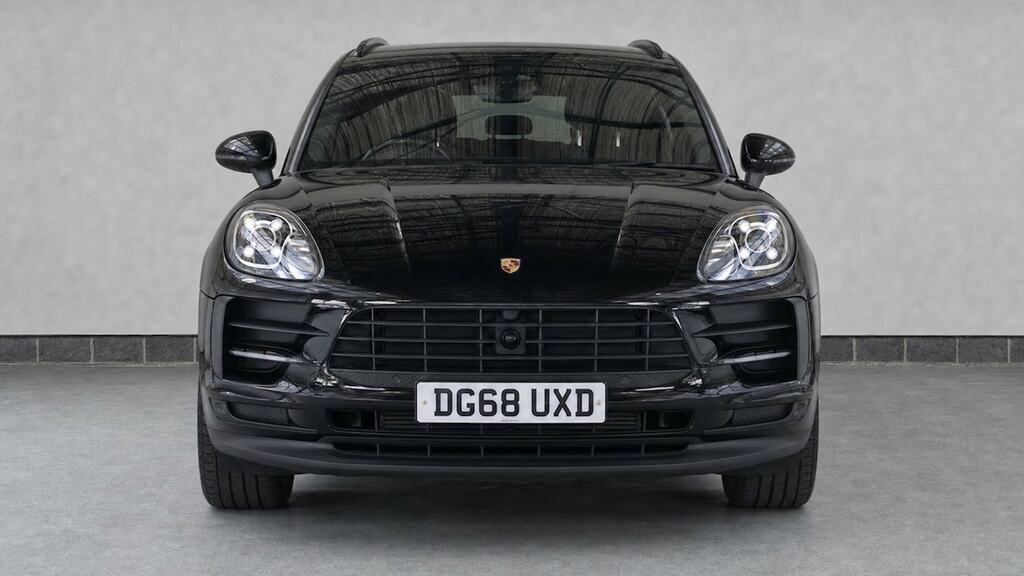 Porsche Macan 5dr Pdk Black #5