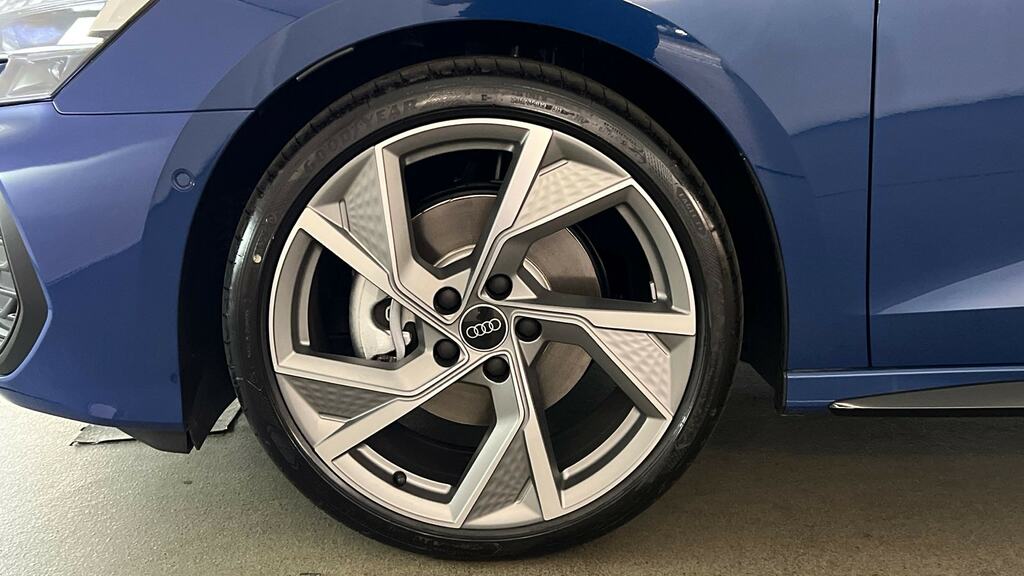 Audi A3 1.5 Tfsi 150 Black Edition S Tronic FM26YXE Blue #5