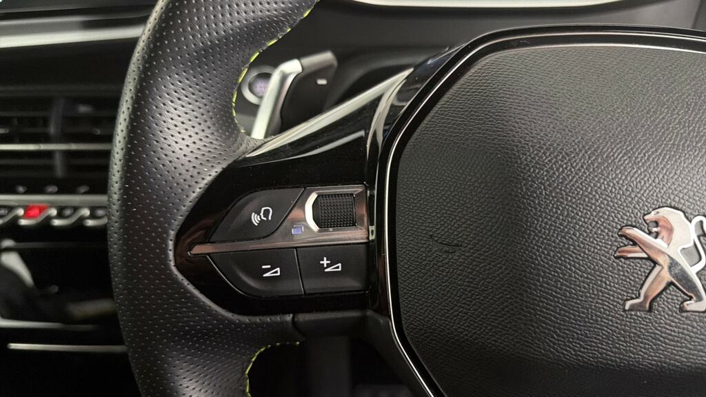 Peugeot 208 Active Premium White #17