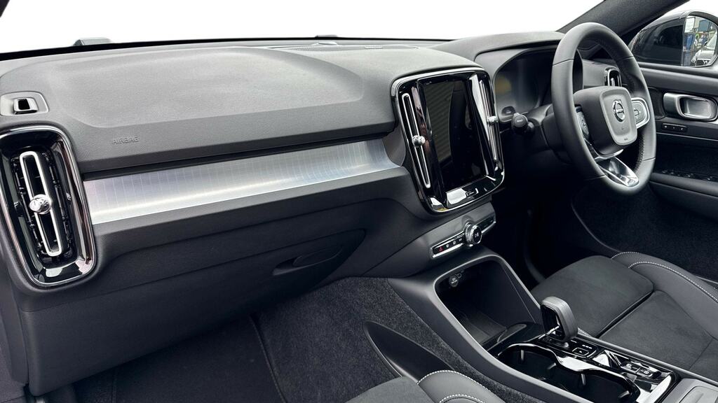 Volvo XC40 2.0 B4p Ultra Black Edition Black #4