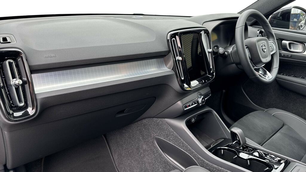 Volvo XC40 2.0 B3p Ultra Black Edition Black #4